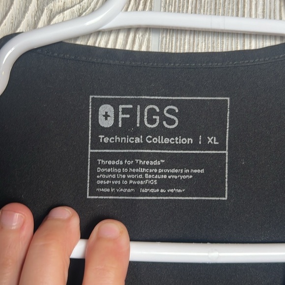 FIGS Technical Collection Womens Scrub Top Black, 2 Pockets Style Size XL - Picture 3 of 7